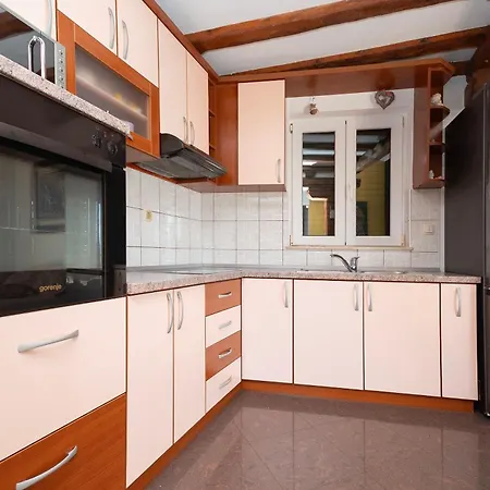 Karlo Apartment *