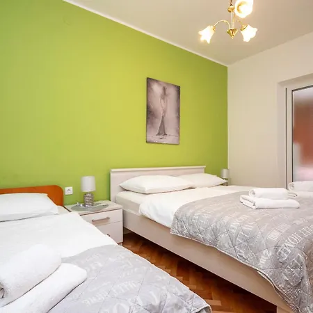 Karlo Apartment Duce