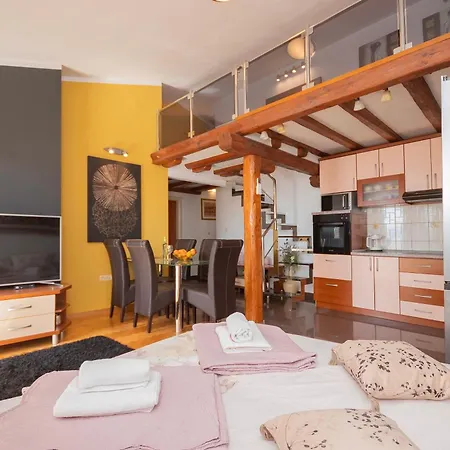 Karlo Apartment