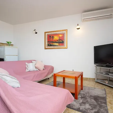 Karlo Apartment *